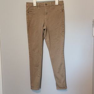 Universal Thread Size 4 Short Khakis